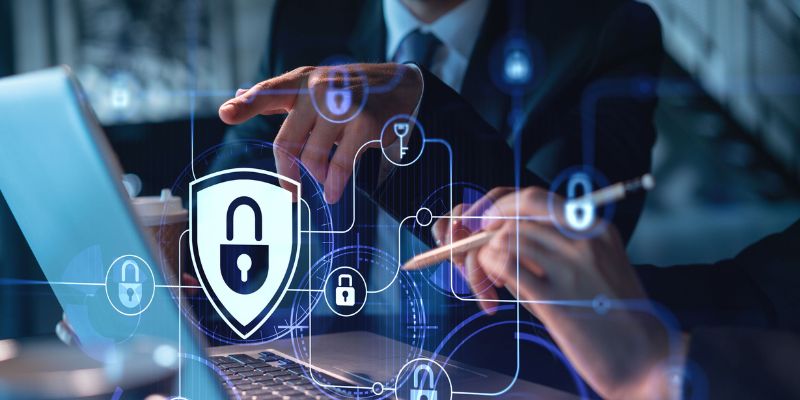 Ai có quyền truy cập dữ liệu của bạn?