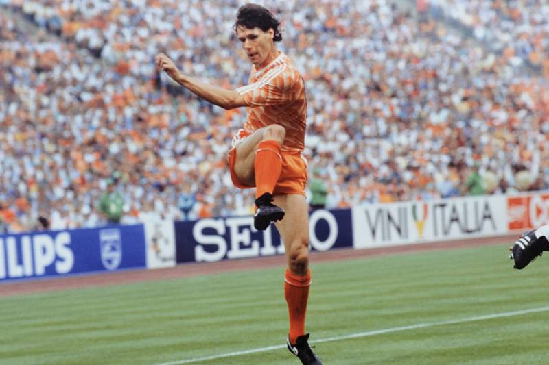 Marco Van Basten và cú vô lê tuyệt đẹp (1988)